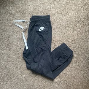 Nike women’s dark gray joggers size large